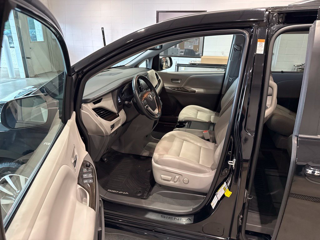 Used 2020 Toyota Sienna XLE w/ XLE Navigation Package AWD/4WD image 25