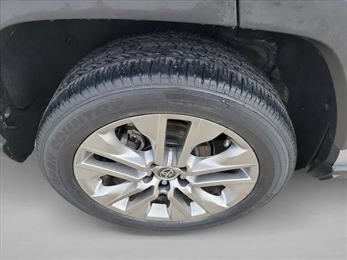 Used 2021 Toyota RAV4 XLE Premium image 11