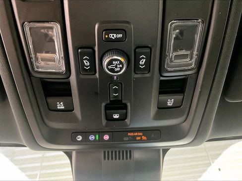 Used 2025 GMC Yukon XL Elevation w/ Elevation Premium Package AWD/4WD image 27