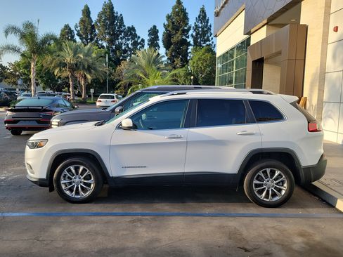 Used 2021 Jeep Cherokee Latitude Lux w/ Comfort/Convenience Group FWD image 2