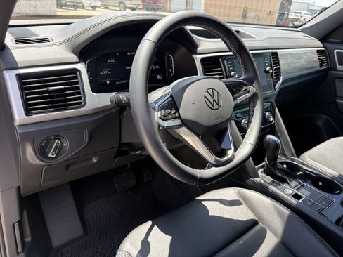 Used 2023 Volkswagen Atlas Cross Sport SE w/ Panoramic Sunroof Package FWD image 14