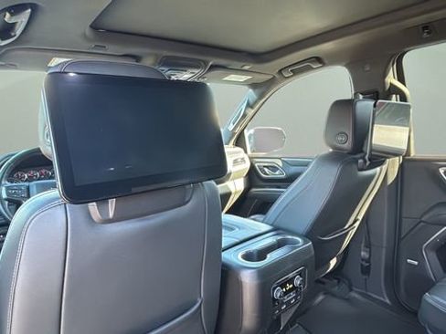 Used 2021 Chevrolet Suburban RST w/ Luxury Package image 39