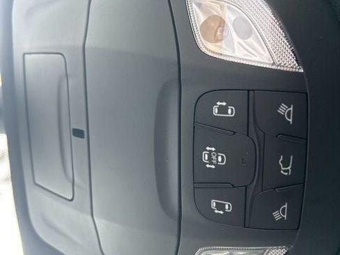 New 2027 Chrysler Pacifica Select AWD/4WD image 17