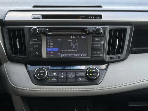 Used 2018 Toyota RAV4 XLE FWD image 17