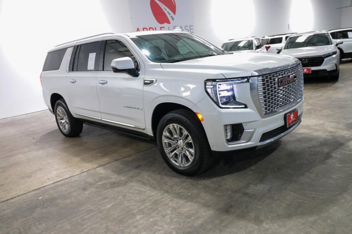 Used 2024 GMC Yukon XL Denali w/ Advanced Technology Package AWD/4WD image 3