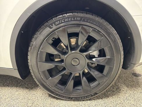 Used 2021 Tesla Model Y Long Range image 15