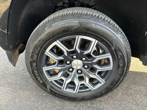 Used 2023 Chevrolet Colorado LT w/ LT Convenience Package III image 33