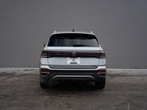 New 2026 Volkswagen Taos SE image 5