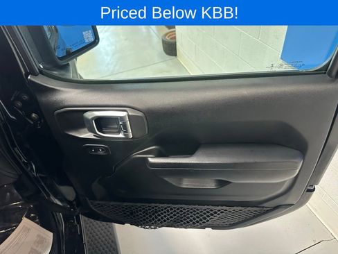 Used 2018 Jeep Wrangler Sport AWD/4WD image 15