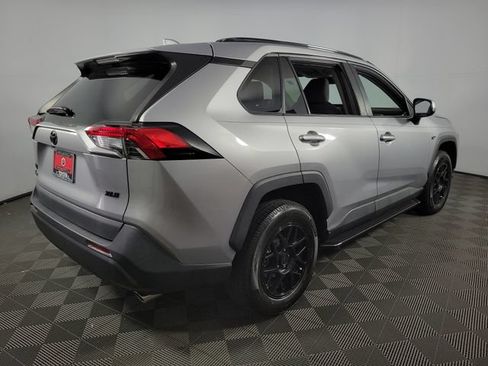 Used 2021 Toyota RAV4 XLE FWD image 7