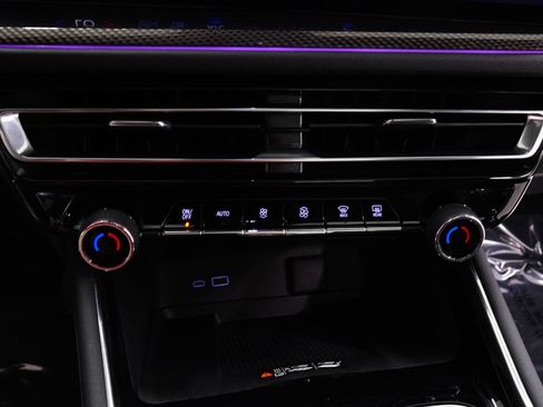 Used 2025 Chevrolet Traverse High Country w/ LPO, Floor Liner Package FWD image 37