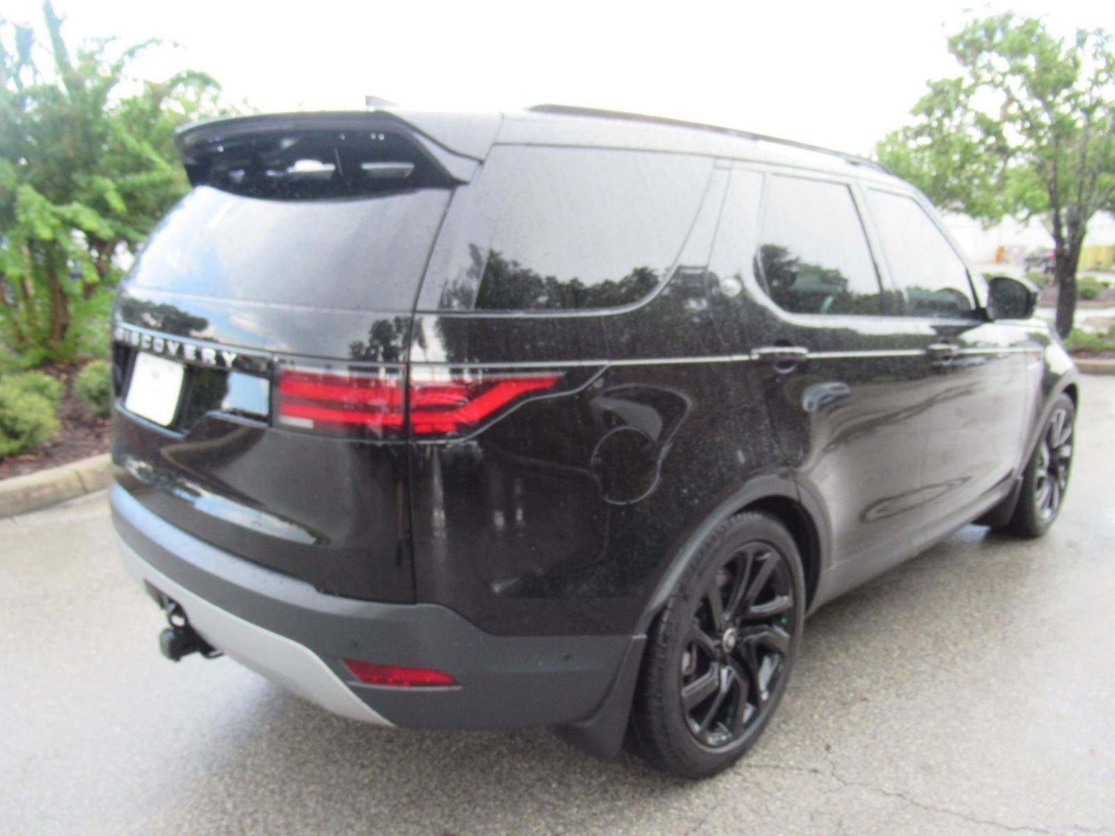 Used 2024 Land Rover Discovery S AWD/4WD image 7