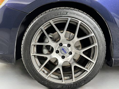 Used 2016 Volvo V60 T5 Platinum w/ Climate Package image 12