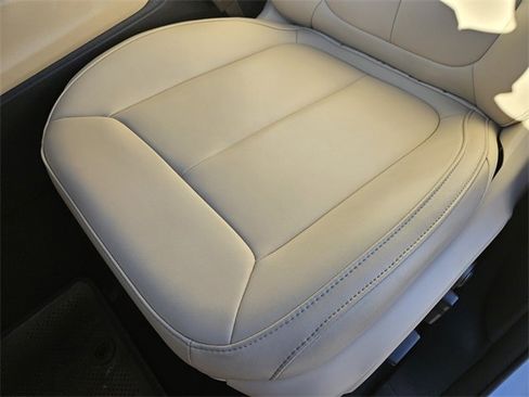 Used 2025 Jeep Grand Cherokee L Limited image 8