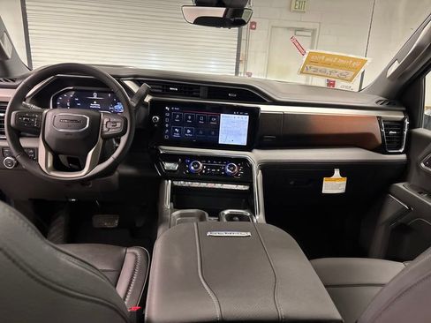 New 2025 GMC Sierra 2500 Denali w/ Denali Reserve Package image 28