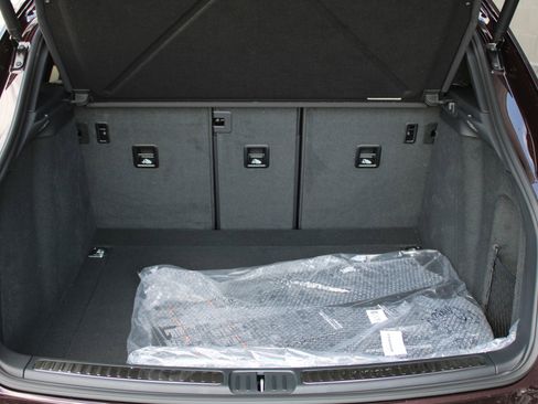 New 2026 Porsche Macan image 23