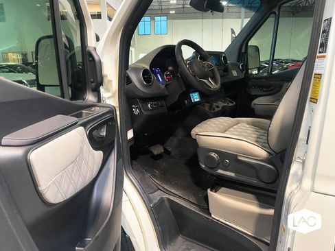 Used 2022 Mercedes-Benz Sprinter 3500 image 22