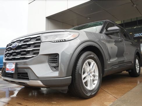 New 2026 Ford Explorer Active RWD image 5