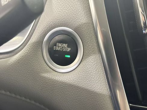 Used 2019 Chevrolet Traverse LT FWD image 17