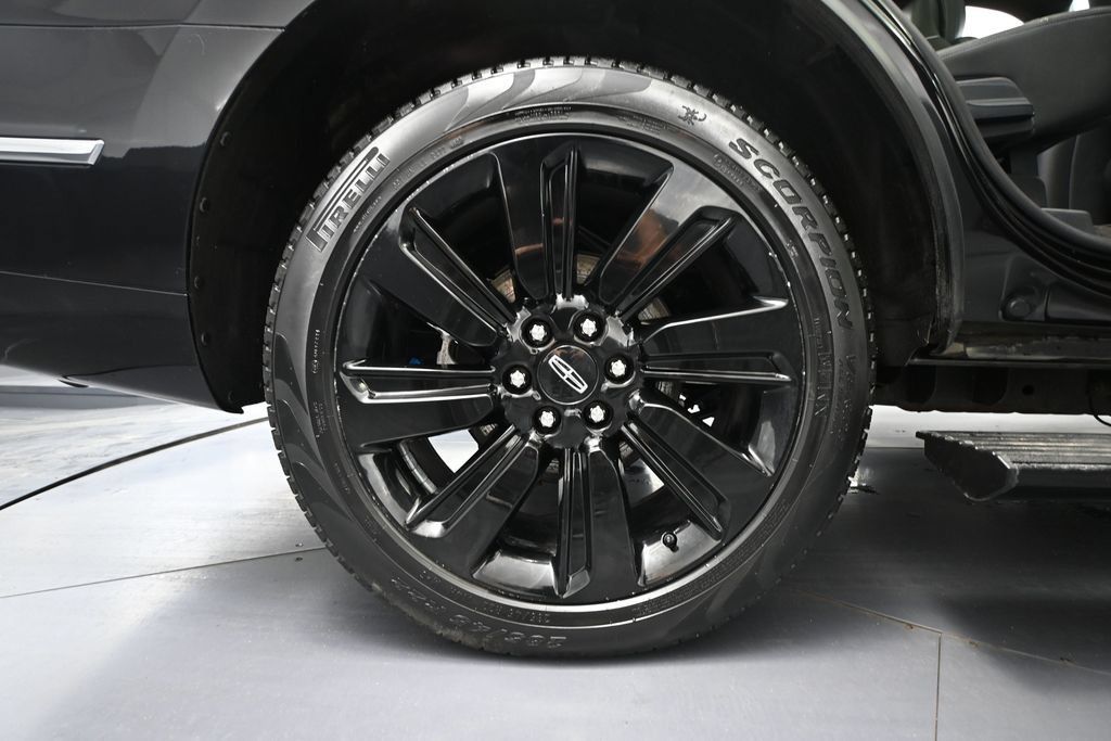 Used 2022 Lincoln Navigator Reserve w/ Equipment Group 201A AWD/4WD image 11