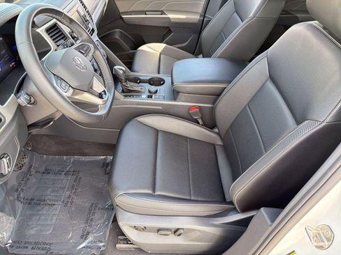 Certified 2023 Volkswagen Atlas Cross Sport SE image 5