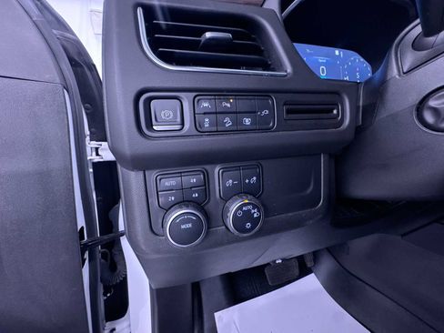 Used 2022 Chevrolet Tahoe Z71 w/ Luxury Package AWD/4WD image 8