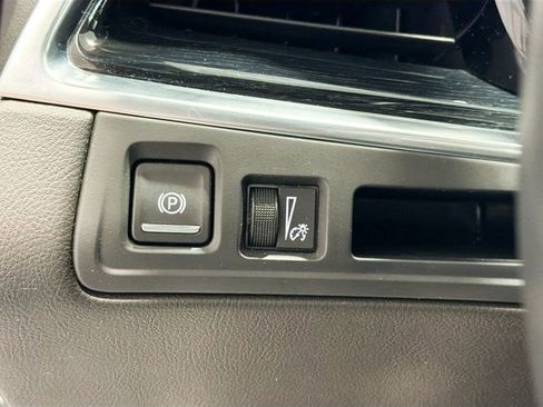 Certified 2025 Cadillac XT5 Premium Luxury image 11