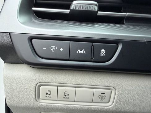 Used 2024 Kia Carnival LX FWD image 14