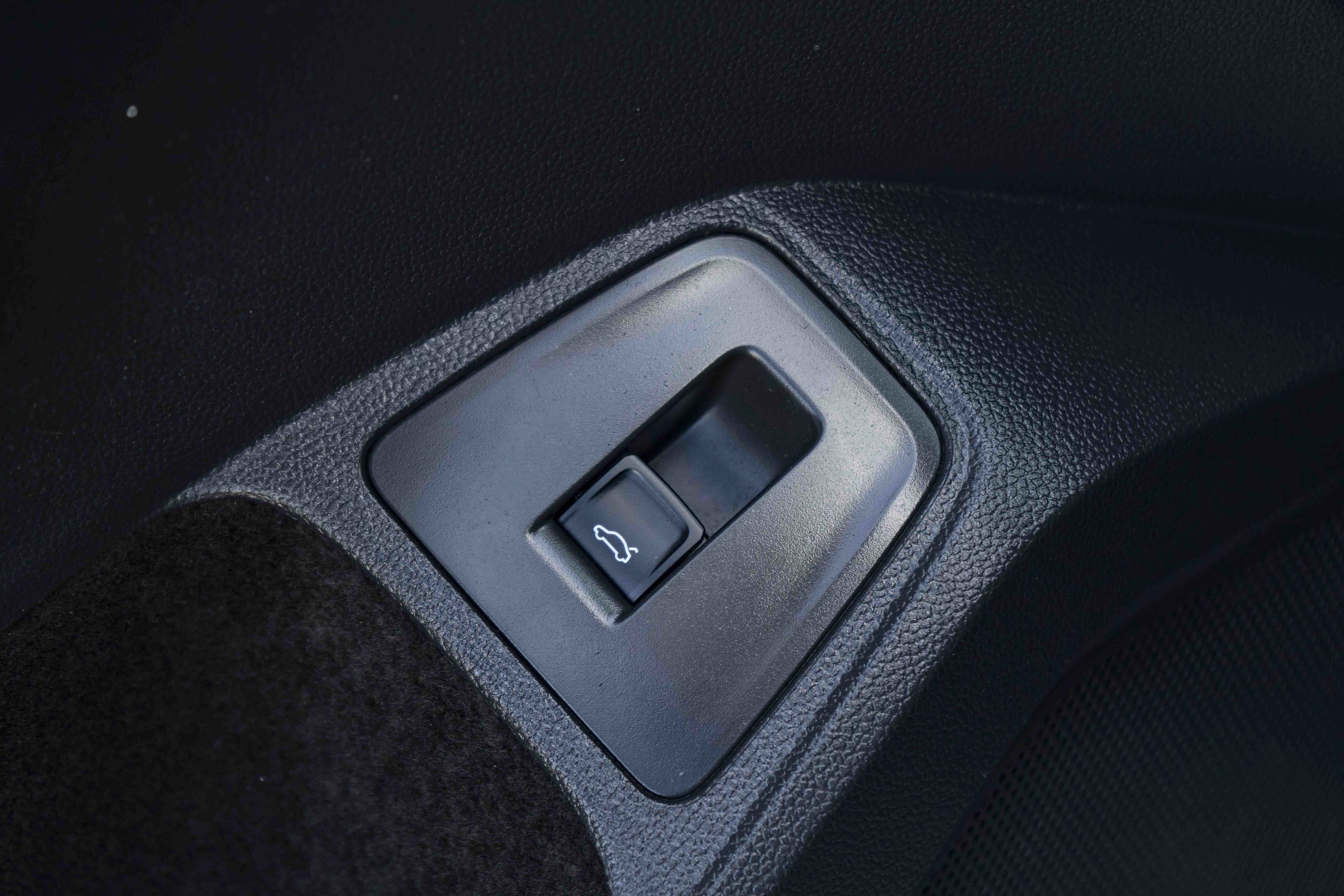 Certified 2024 Volkswagen Tiguan SE R-Line AWD/4WD image 38