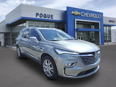 Used 2023 Buick Enclave Essence w/ Experience Buick Package FWD image 1