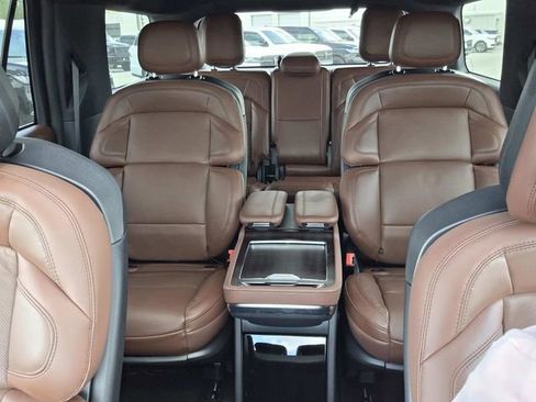 New 2026 Lincoln Navigator Reserve image 16
