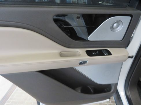 Used 2020 Lincoln Aviator Reserve w/ Equipment Group 202A image 17