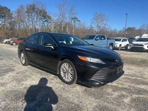Used 2019 Toyota Camry XLE image 7
