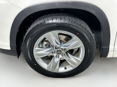 Used 2019 Toyota Highlander Limited FWD image 24