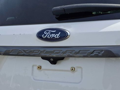 Used 2018 Ford Explorer XLT w/ Equipment Group 202A AWD/4WD image 33