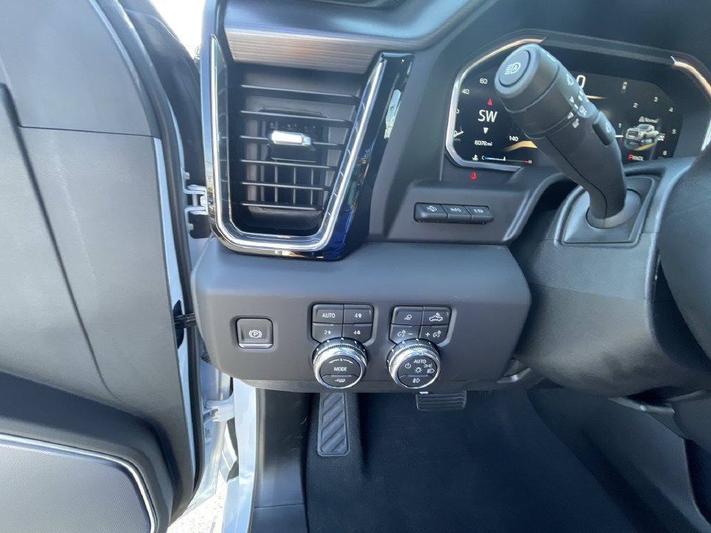 Used 2026 GMC Sierra 3500 Denali Ultimate AWD/4WD image 17