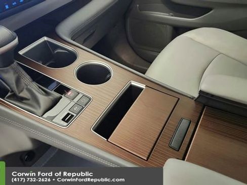 Used 2024 Toyota Sienna XLE image 19