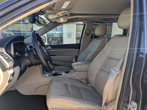 Used 2017 Jeep Grand Cherokee Limited w/ Luxury Group II image 3