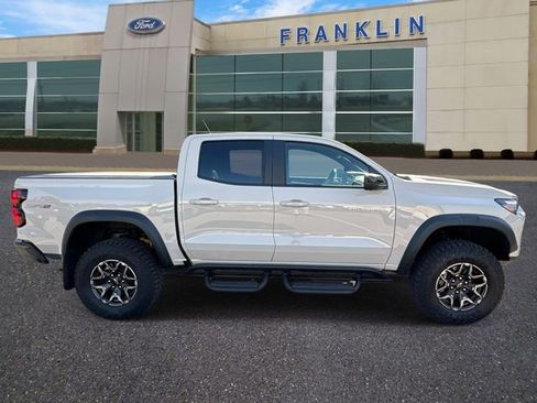 Used 2026 Chevrolet Colorado ZR2 w/ Technology Package AWD/4WD image 8