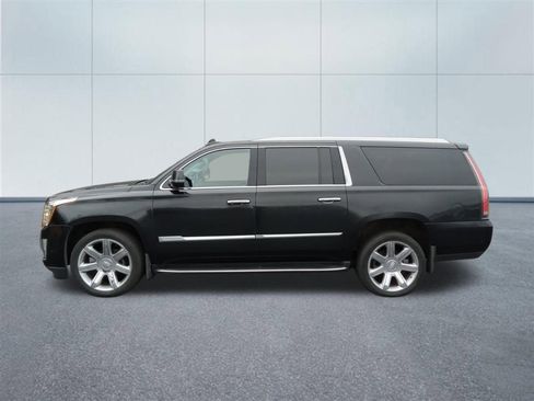 Used 2019 Cadillac Escalade ESV Luxury image 2