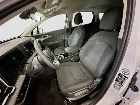 Used 2025 Kia Sportage LX image 13