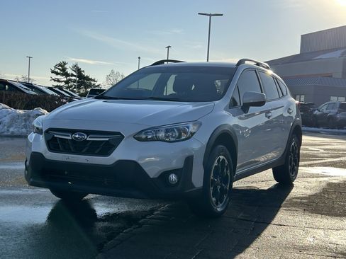 Used 2023 Subaru Crosstrek 2.0i Premium image 3