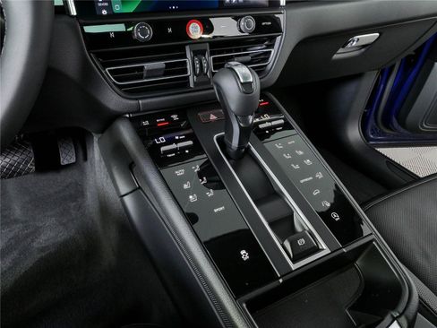 New 2026 Porsche Macan Turbo AWD/4WD image 19
