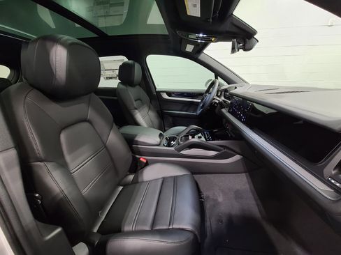 New 2026 Porsche Cayenne image 29