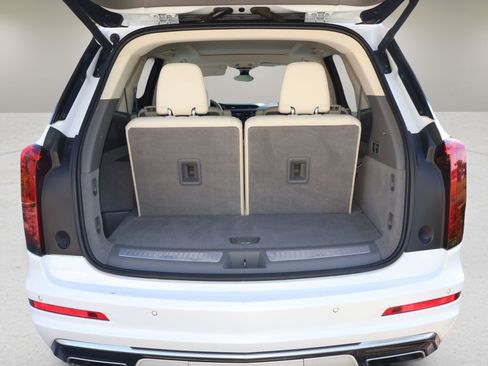 Used 2020 Cadillac XT6 Premium Luxury FWD image 16