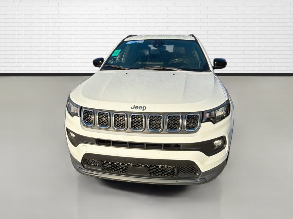 Used 2023 Jeep Compass Latitude AWD/4WD image 2