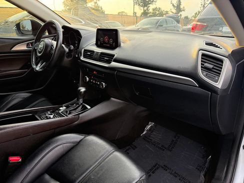 Used 2018 MAZDA MAZDA3 Touring FWD image 15