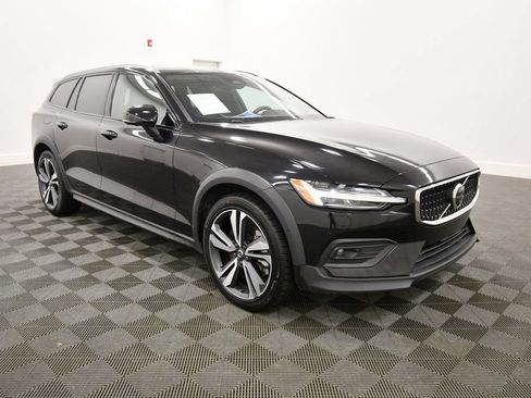Used 2025 Volvo V60 B5 Cross Country Plus AWD/4WD image 10