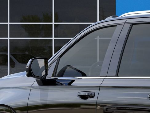 New 2026 Chevrolet Suburban LT w/ Comfort Package AWD/4WD image 12