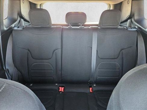 Used 2018 Jeep Renegade Latitude AWD/4WD image 16